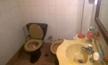 Casa en venta - 4 Dormitorios 4 Baños - Cocheras - 303Mts2 - Lanús