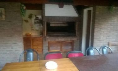 Casa en venta - 4 Dormitorios 4 Baños - Cocheras - 303Mts2 - Lanús