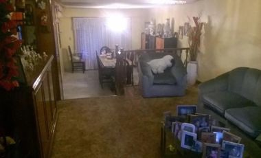 Casa en venta - 4 Dormitorios 4 Baños - Cocheras - 303Mts2 - Lanús