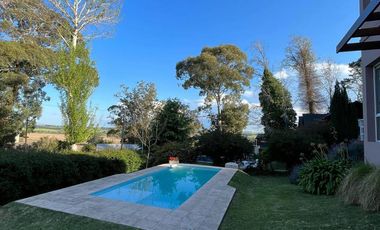 Casa en venta - 3 Dormitorios 2 Baños - 605Mts2 - Sierra de Los Padres