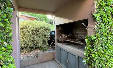 Casa en venta - 3 Dormitorios 2 Baños - 605Mts2 - Sierra de Los Padres