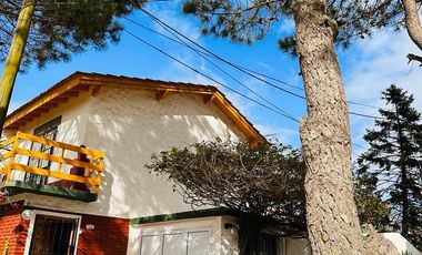 Casa en venta - 2 Dormitorios 2 Baños - 118Mts2 - Las Toninas