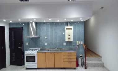 Casa de 2 dormitorios y cochera en Republica de La Sexta