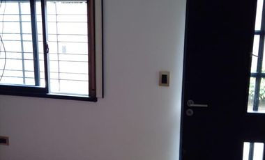 Casa de 2 dormitorios y cochera en Republica de La Sexta