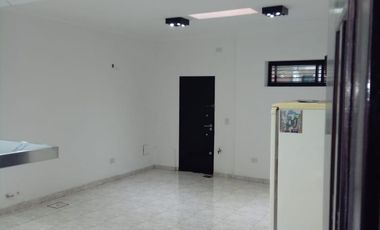 Casa de 2 dormitorios y cochera en Republica de La Sexta