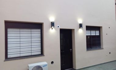 Casa de 2 dormitorios y cochera en Republica de La Sexta