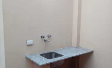 Casa de 2 dormitorios y cochera en Republica de La Sexta