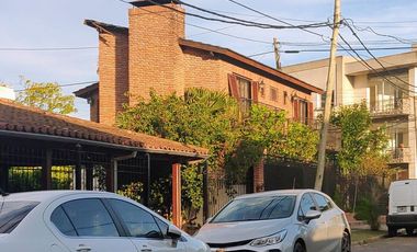 Casa en venta - 4 Dormitorios 4 Baños - Cochera - 540Mts2 - Villa Morra I, Pilar