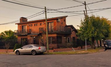 Casa en venta - 4 Dormitorios 4 Baños - Cochera - 540Mts2 - Villa Morra I, Pilar