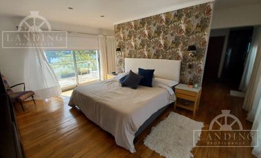 Casa moderna frente a la laguna y próxima a acceso Bancalari