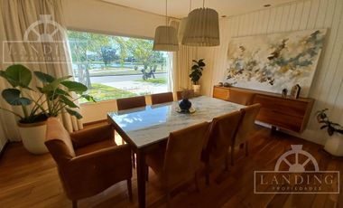 Casa moderna frente a la laguna y próxima a acceso Bancalari