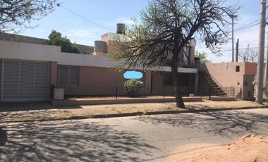 Casa en venta - 3 Dormitorios 2 Baños - Departamento - Local - 222Mts2 - Córdoba