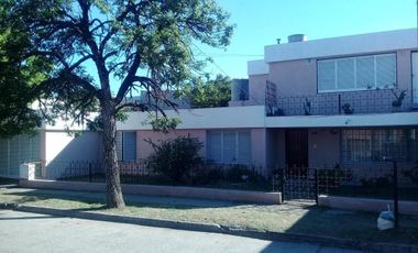 Casa en venta - 3 Dormitorios 2 Baños - Departamento - Local - 222Mts2 - Córdoba