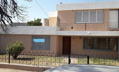 Casa en venta - 3 Dormitorios 2 Baños - Departamento - Local - 222Mts2 - Córdoba