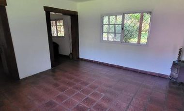 Casa en venta -  6 Dormitorios 3 Baños - Cocheras - 6700Mts2 - La Reja, Moreno