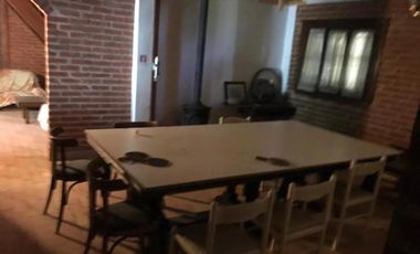 Casa en venta - 4 Dormitorios 5 Baños - 2.700Mts2 - Ezeiza