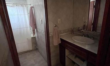 Casa con jardín y pileta en Perez