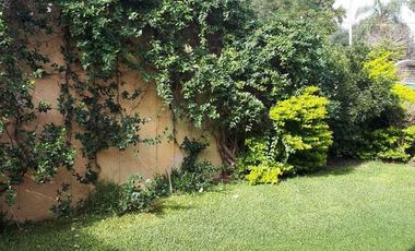 Casa con jardín y pileta en Perez