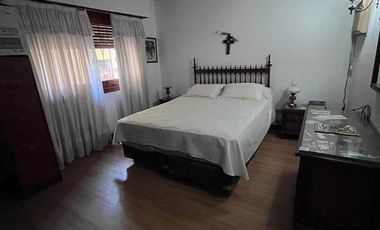 Casa con jardín y pileta en Perez