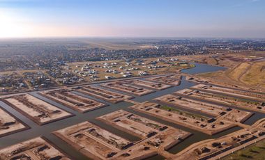 Venta terreno en Funes Lakes