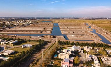 Venta terreno en Funes Lakes