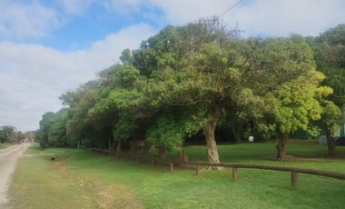 Complejo en venta sobre 4 lotes  con frente a la Laguna de Mar Chiquita