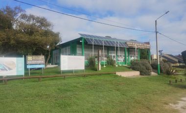 Complejo en venta sobre 4 lotes  con frente a la Laguna de Mar Chiquita