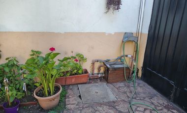 Casa  4 ambientes de 200 m2 de terreno aprox en Caseros, cochera