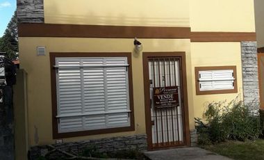 Dúplex en venta - 2 Dormitorios 2 Baños - Cochera - 70Mts2 - Costa Azul