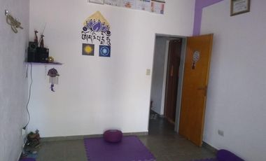 Casa en venta - 3 Dormitorios 2 Baños - Cochera - 225Mts2 - Berazategui