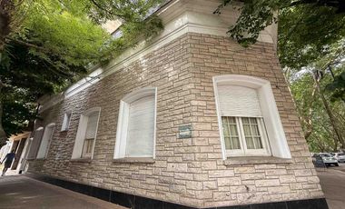 PH en venta - 4 Dormitorios 2 Baños - Cochera - 255Mts2 - La Plata