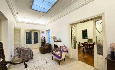 PH en venta - 4 Dormitorios 2 Baños - Cochera - 255Mts2 - La Plata