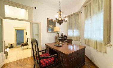 PH en venta - 4 Dormitorios 2 Baños - Cochera - 255Mts2 - La Plata