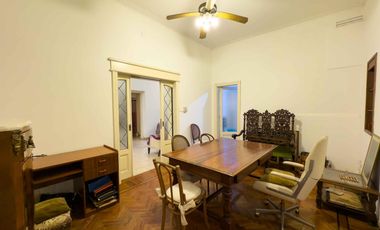 PH en venta - 4 Dormitorios 2 Baños - Cochera - 255Mts2 - La Plata