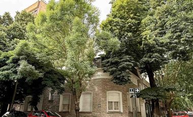 PH en venta - 4 Dormitorios 2 Baños - Cochera - 255Mts2 - La Plata