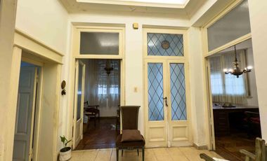 PH en venta - 4 Dormitorios 2 Baños - Cochera - 255Mts2 - La Plata