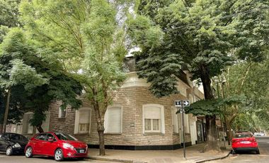 PH en venta - 4 Dormitorios 2 Baños - Cochera - 255Mts2 - La Plata