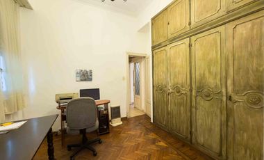 PH en venta - 4 Dormitorios 2 Baños - Cochera - 255Mts2 - La Plata