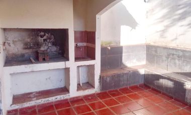 Casa en venta - 2 Dormitorios 1 Baño - Cocheras - 185Mts2 - Puerto Iguazu