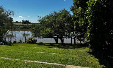 Casa en venta al rio con amarra propia, Barrio Santa Catalina, Villanueva