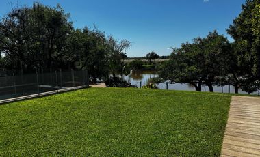 Casa en venta al rio con amarra propia, Barrio Santa Catalina, Villanueva