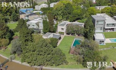 Casa en venta al rio con amarra propia, Barrio Santa Catalina, Villanueva