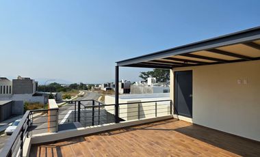 RESIDENCIA EN VENTA, 1 PLANTA, 3 RECÁMARAS, 2 BAÑOS, 2 MEDIOS BAÑOS, COCHERA.