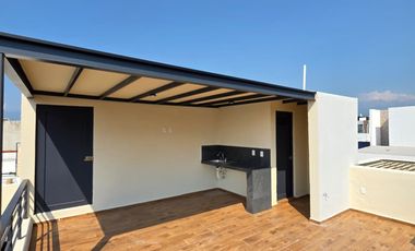 RESIDENCIA EN VENTA, 1 PLANTA, 3 RECÁMARAS, 2 BAÑOS, 2 MEDIOS BAÑOS, COCHERA.