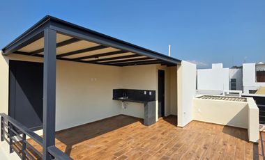 RESIDENCIA EN VENTA, 1 PLANTA, 3 RECÁMARAS, 2 BAÑOS, 2 MEDIOS BAÑOS, COCHERA.