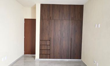 RESIDENCIA EN VENTA, 1 PLANTA, 3 RECÁMARAS, 2 BAÑOS, 2 MEDIOS BAÑOS, COCHERA.