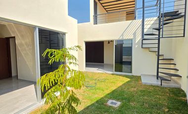 RESIDENCIA EN VENTA, 1 PLANTA, 3 RECÁMARAS, 2 BAÑOS, 2 MEDIOS BAÑOS, COCHERA.