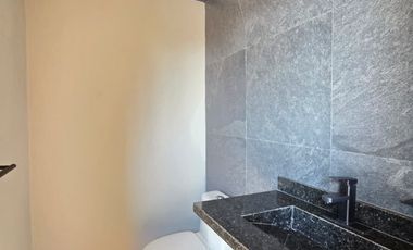 RESIDENCIA EN VENTA, 1 PLANTA, 3 RECÁMARAS, 2 BAÑOS, 2 MEDIOS BAÑOS, COCHERA.