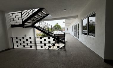 VENTA DE EDIFICIO COMERCIAL EN LA MESA (a un costado se ermita)