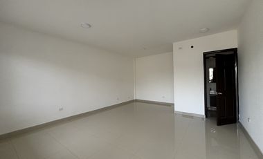 VENTA DE EDIFICIO COMERCIAL EN LA MESA (a un costado se ermita)